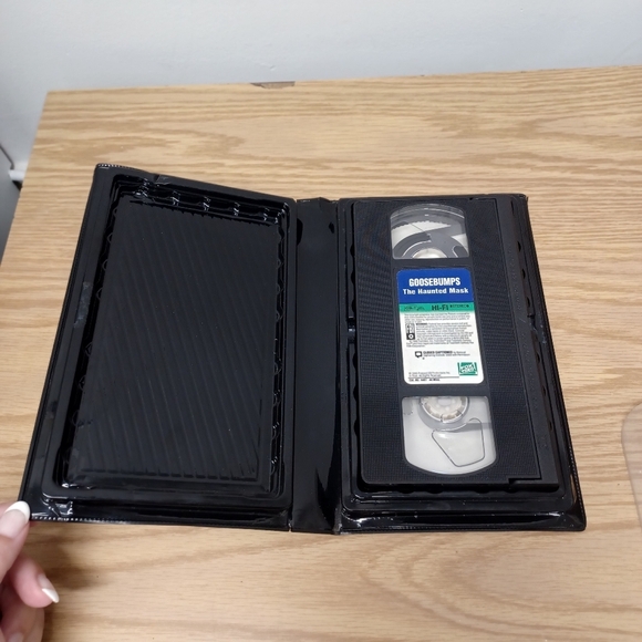 Goosebumps The Haunted Mask 1995 RL Stine VHS Movie Vintage Clamshell Halloween - Picture 6 of 8